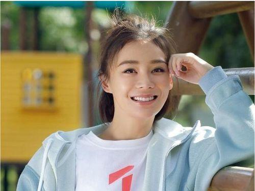 袁姗姗学生爆料视频,揭秘校园生活幕后真相  第1张